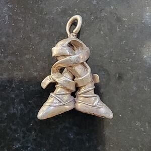 Vintage Crossed Legs Sneaker Charm Pendant Silver Tone Teen Street Style Jewelry